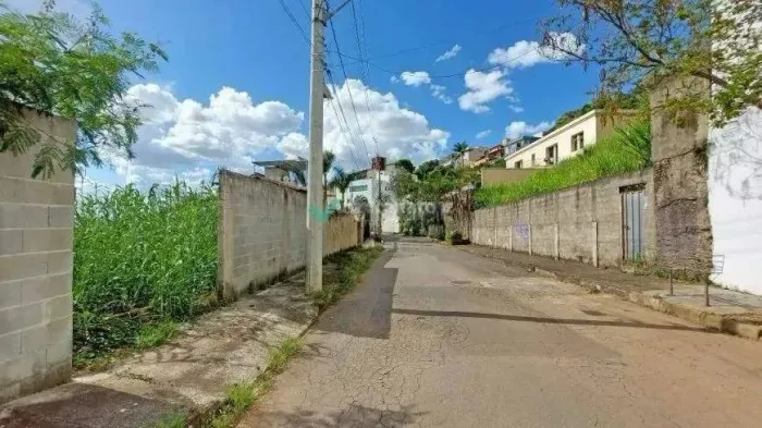 Lote à venda no bairro Comiteco