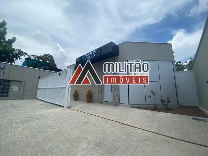 Centro comercial com 17 salas à venda.