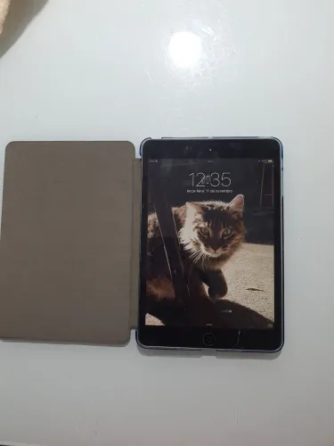 iPad Air (1ª Geração), modelo A1474 (versão Wi-Fi), com capacidade de 16GB.