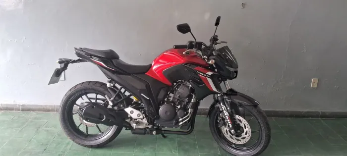 Yamaha FZ 25 FAZER ABS 2024 - apenas 12 mil km! Ipva 2026 pago