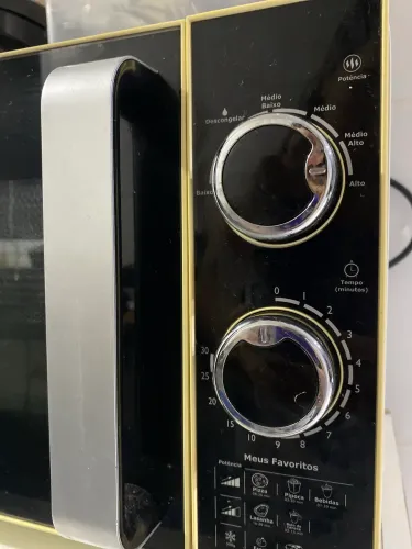 Micro-ondas Philco 21L Conservado - Liga, Não Esquenta