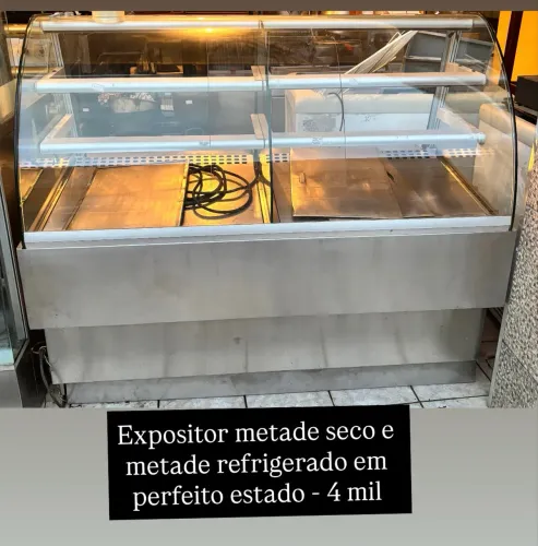 Expositor metade seco e metade refrigerado 220v