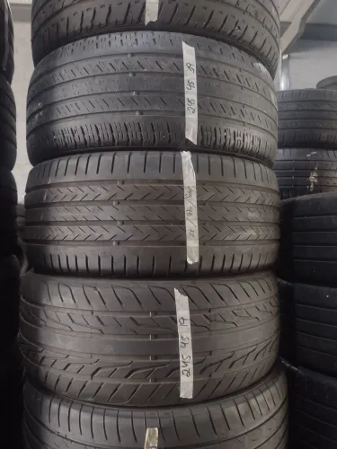 Pneus 245/45/19 um de cada marca