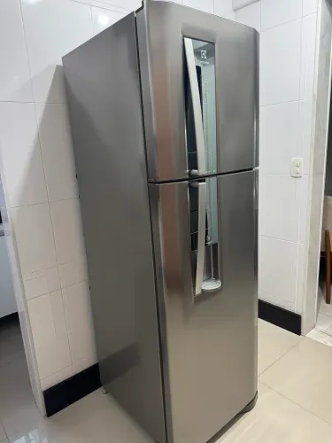 Vendo geladeira Eletrolux 380l