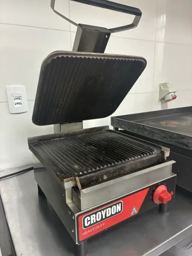 Chapa elétrica com prensa Croydon
