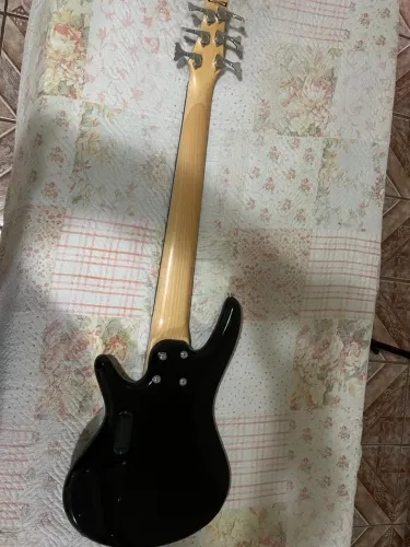 BAIXO IBANEZ 6 CORDAS