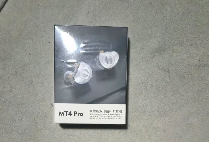 Fone In-Ear Monitor TRN MT4 Pro IEM com Microfone Preto *Leia a descrição* *Lacrado*