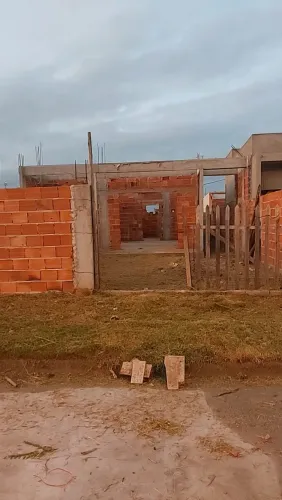 Lote com construção dúplex no bem viver