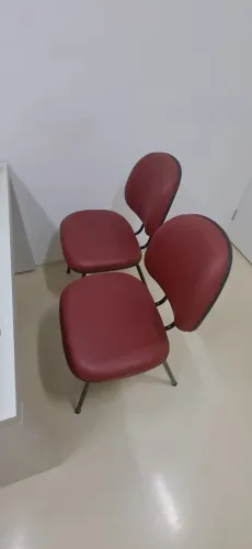 Cadeira Fixa Secretária Estofada Vermelha Para Escritório