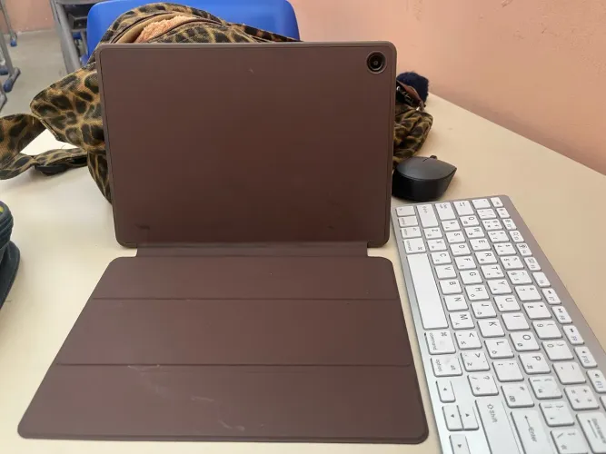 Tablet Samsung Galaxy Tab A9+ Semi Novo + Capas, Carregador e NF
