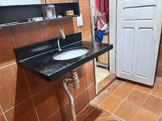 Vence pia de mármore preto São Gabriel um ano de uso apenas com Cuba