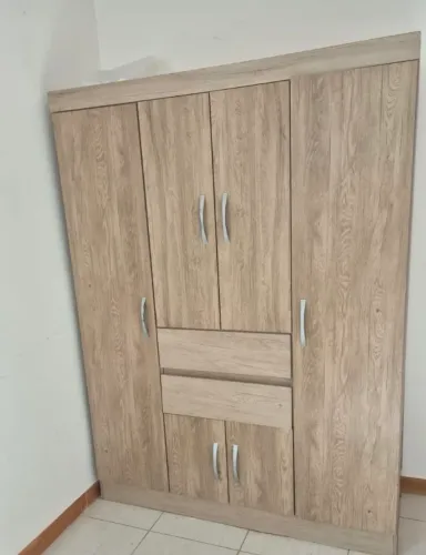 Guarda-roupa solteito