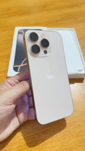 Vendo ou troco Iphone 16 pro Max 256gb completo com Nota de Compra (aceito cartão)