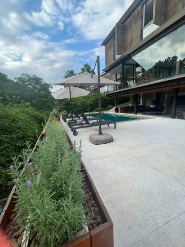Casa de luxo à venda na Fazenda Boa Vista com 5 suítes, 500 m², projeto de Gui Mattos, hid