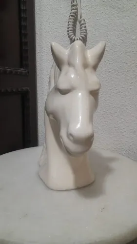 Antiga cabeça de cavalo de ceramica