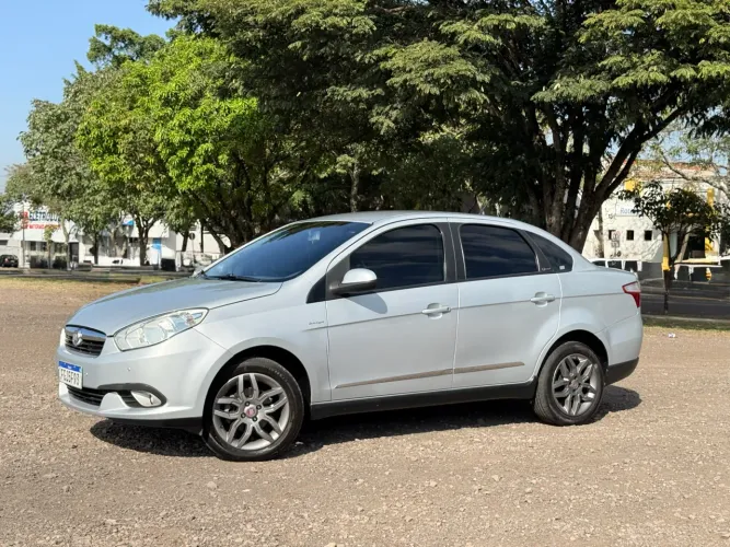 Fiat Siena Essence Dualogic 1.6 Flex 16V 4P 2013