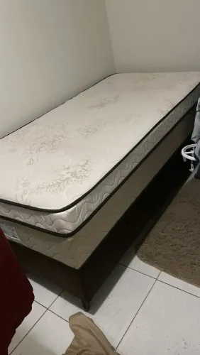 Vende-se cama Solteirão