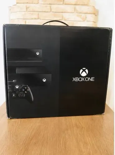 Xbox One Day One Edition original de lançamento (2013)