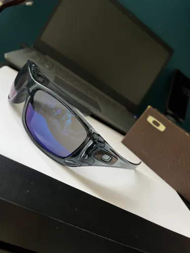 Oakley Hijinx Crystal Black com lentes Ice Iridium 
