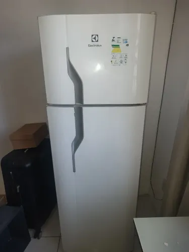 Geladeira Eletrolux 207L