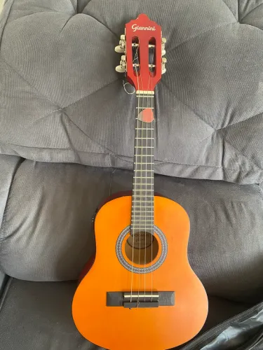 Vendo cavaquinho vai com capa e afinador