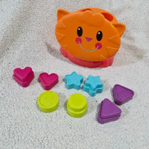 brinquedo gatinho com formas