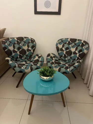 Kit 2 Poltronas Decorativas + Mesa de Centro Laqueada - Excelente Estado