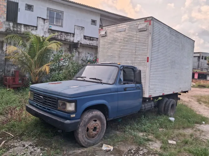 Caminhão Bau D-40 1990