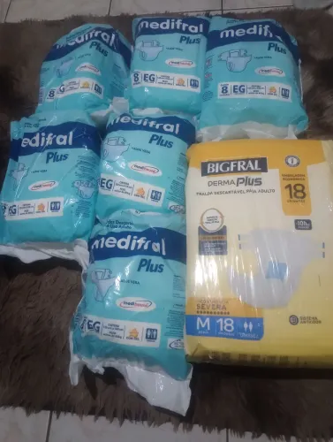 Lote com 7 pacotes de Fraldas Geriátricas (69 fraldas no total)