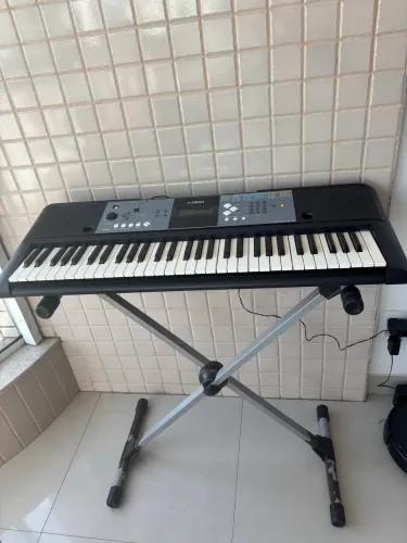 Teclado Yamaha PSR E233