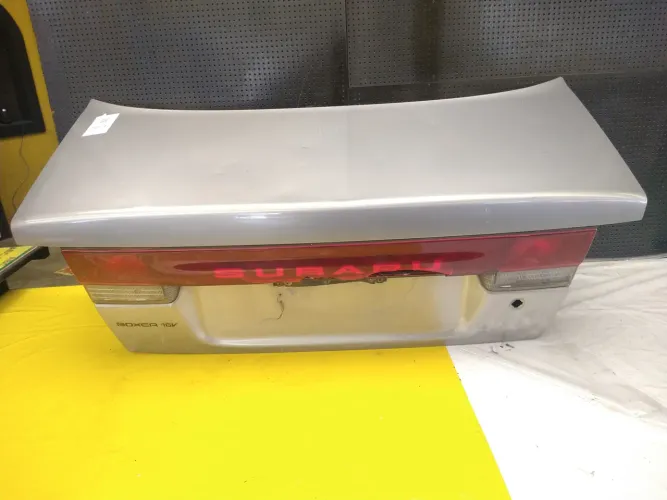 Tampa Porta Malas Subaru Legacy 2.0 1998 - Leia Cinza Dourado
