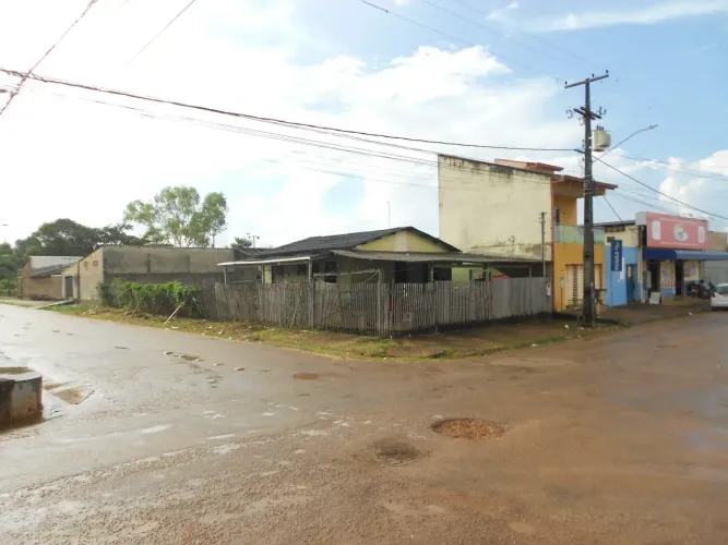 CASA DE ESQUINA NO CONJUNTO JAMARY