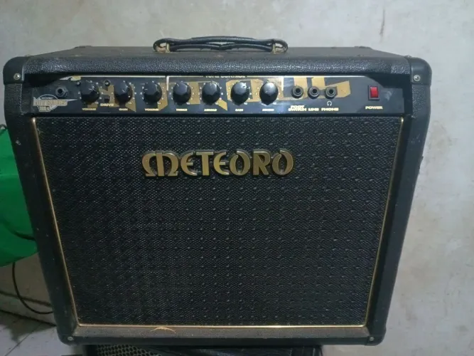 Cubo/Amplificador de Guitarra Meteoro nitrous 100fms