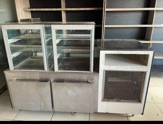 Balcão com estufa fria