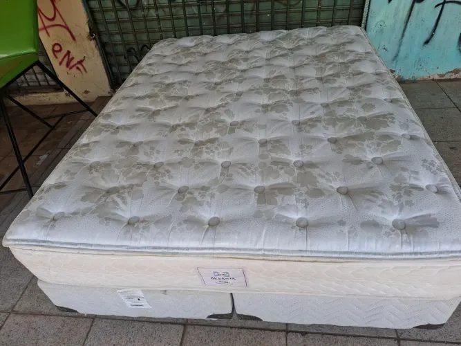 Cama box Queen size colchão sealy molas ensacadas bambu