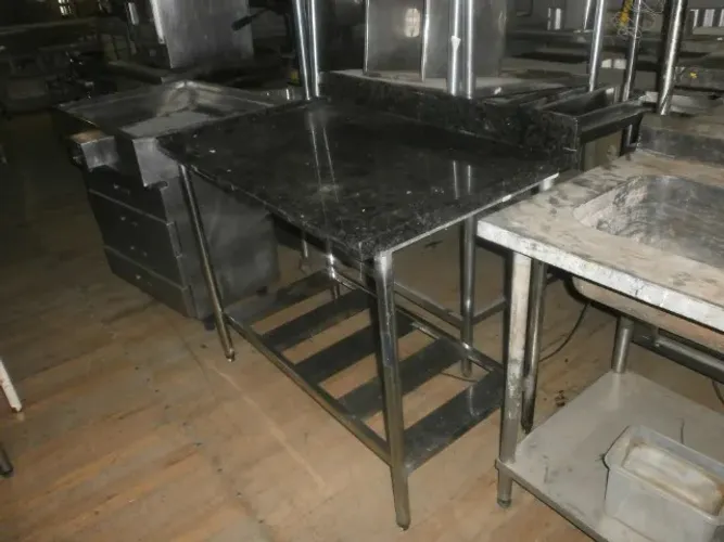 mesa para cozinha industrial - pés de inox e tampo de granito