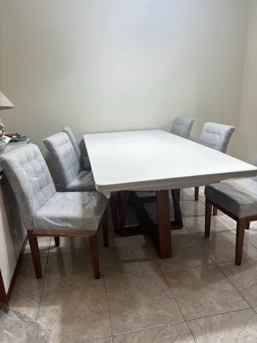 Mesa 8 lugares com cadeiras