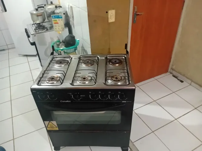 Fogão usado mas ainda funciona duas bocas