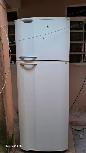 vendo geladeira Eletrolux 