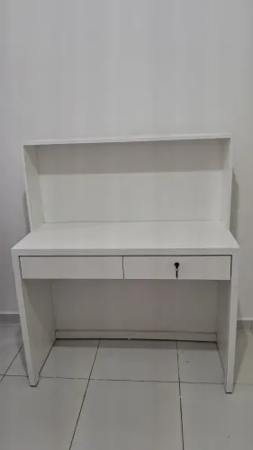 Balcão para loja com mesinha e gavetas com chave