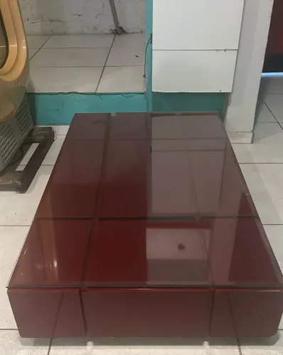 Mesa de centro com tampo de vidro