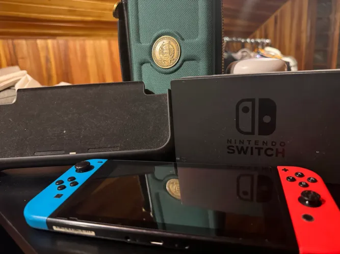 Nintendo switch v1 com case e bateria extra