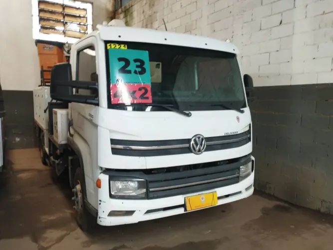 Volkswagen 11.180 11-180 Delivery 2p (diesel)(E5) 2022/2023 Vamos Seminovos Goiania