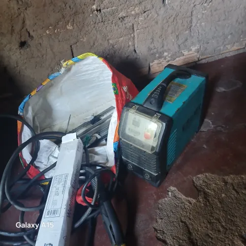 600 reais precinho máquina de solda verde e preta da marca Balmer ,modelo Joy 133 DV.