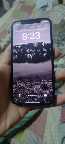 Iphone 12 64gb (tela trincada sem afetar o uso)