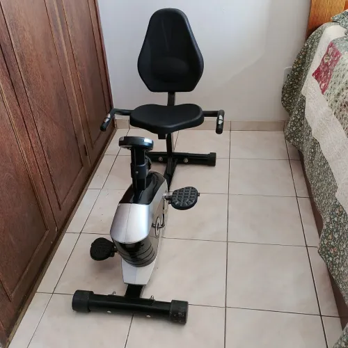 Bicicleta ergométrica horizontal marca Kurten em ótimo estado, com pouco uso