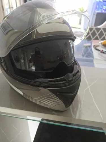 Capacete helt com óculos interno