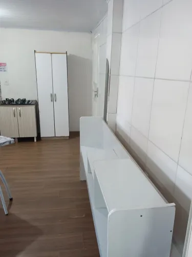 Constante espaços mobiliados em Criciúma.