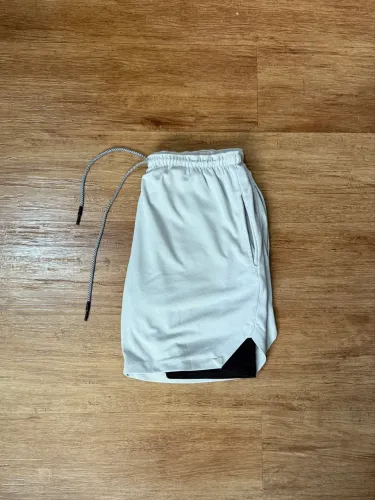 Short Esportivo 2 em 1 Cinza Claro Tamanho M com Compressão Interna