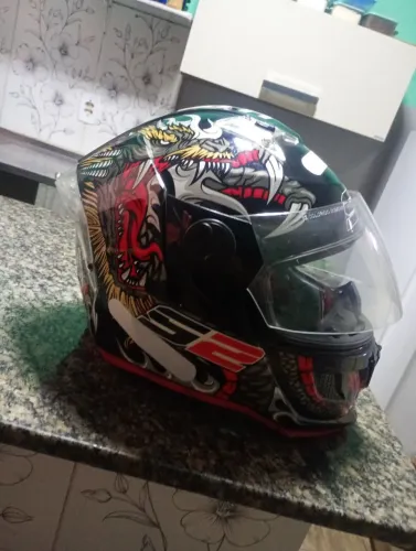 Capacete semi-novo 450